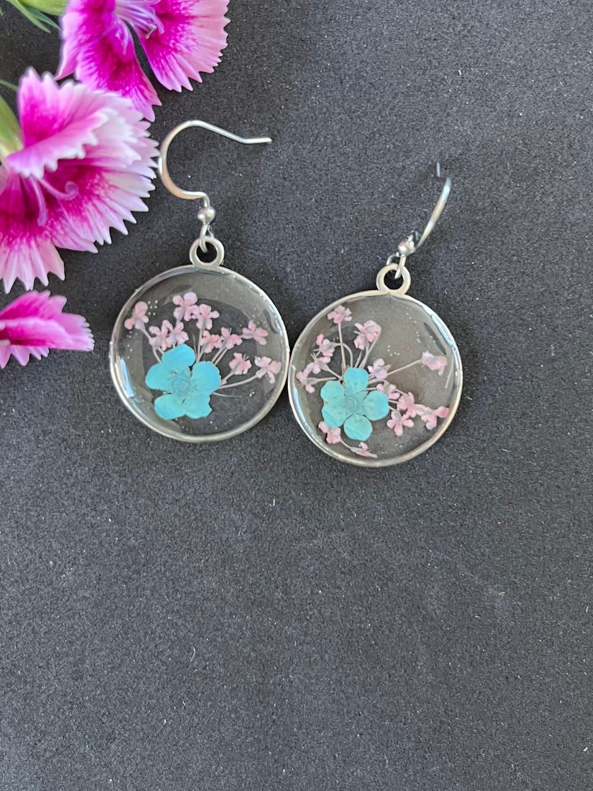 Pink Fynbos Blast and blue flower Round Resin Jewellery