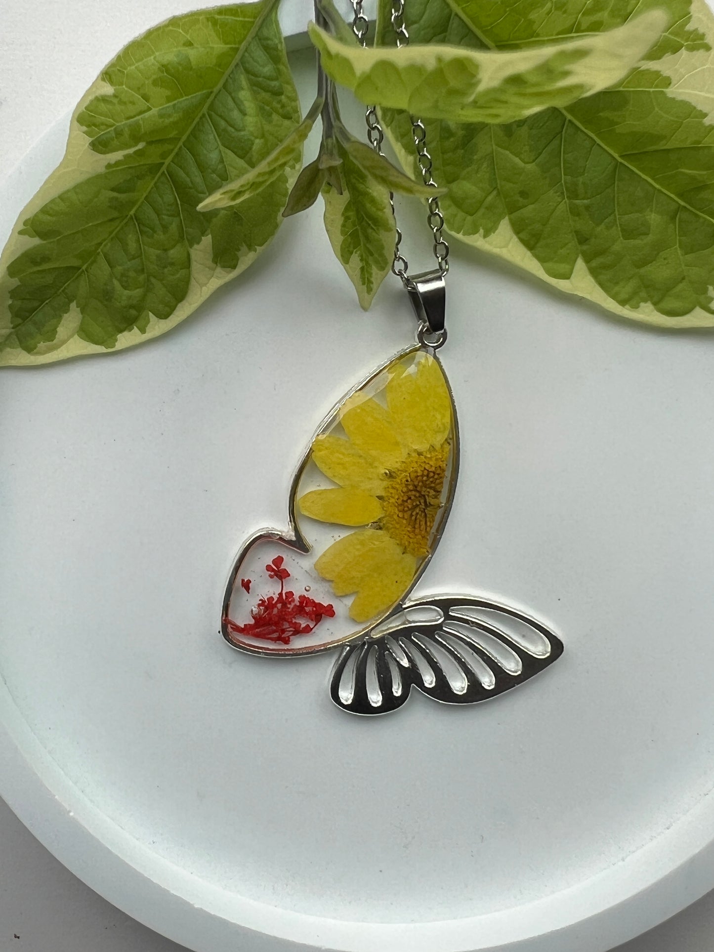 Daisy Flower Garden Resin Necklace