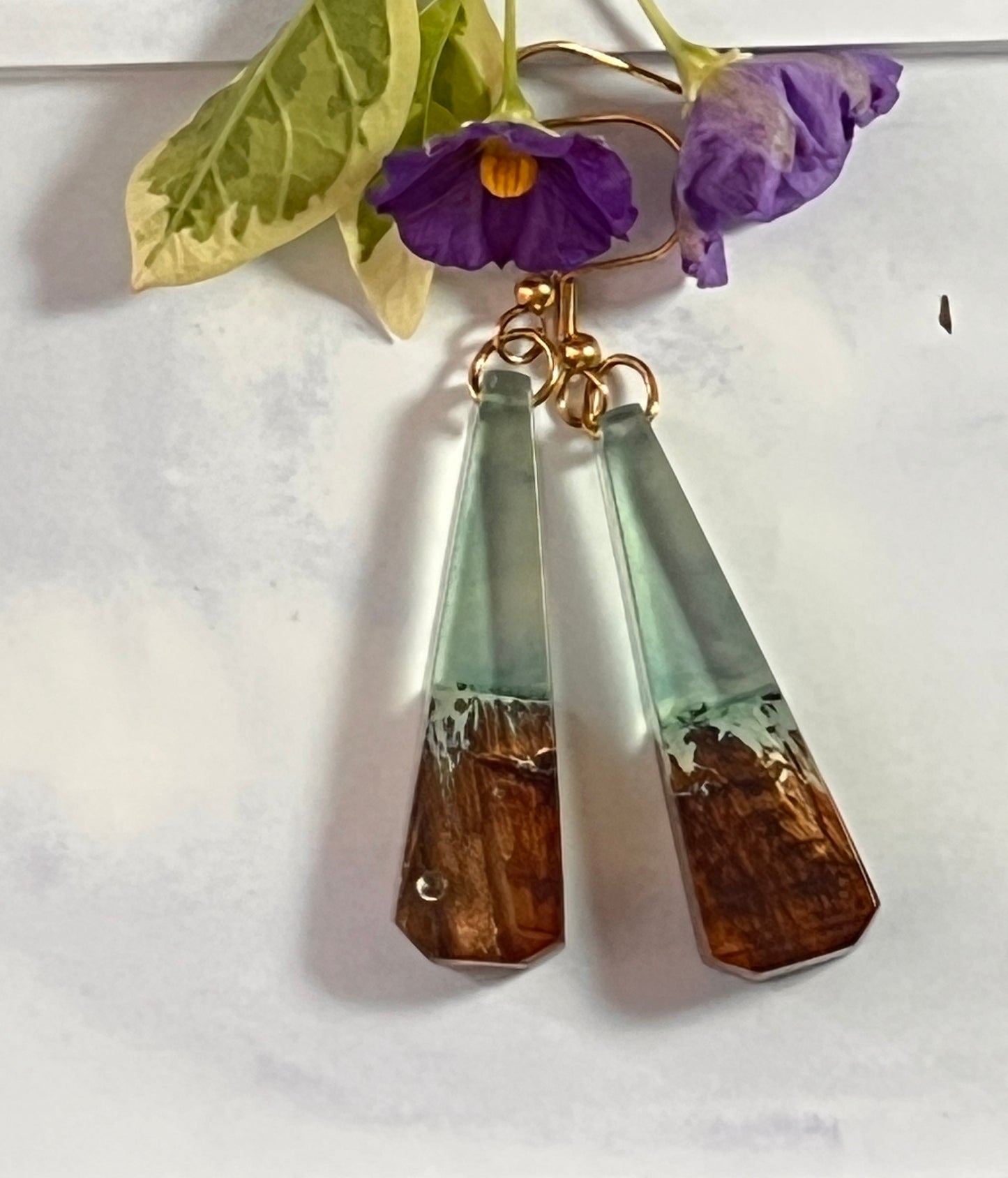 Snowy Mountain Resin Earrings and Necklace - JewlOn