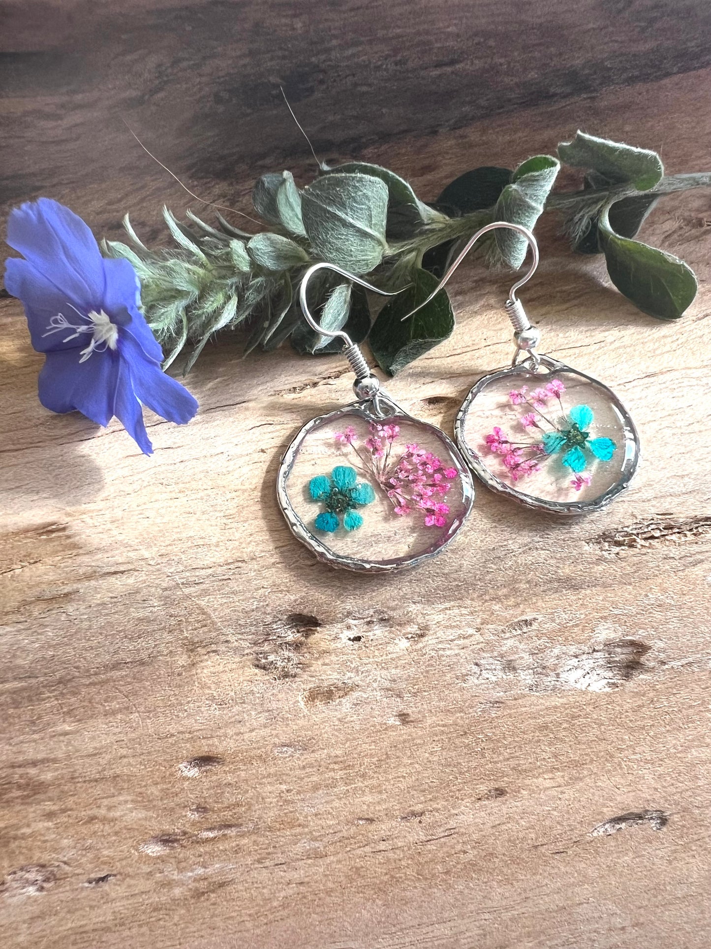 Pink Fynbos Blast and blue flower Round Resin Jewellery