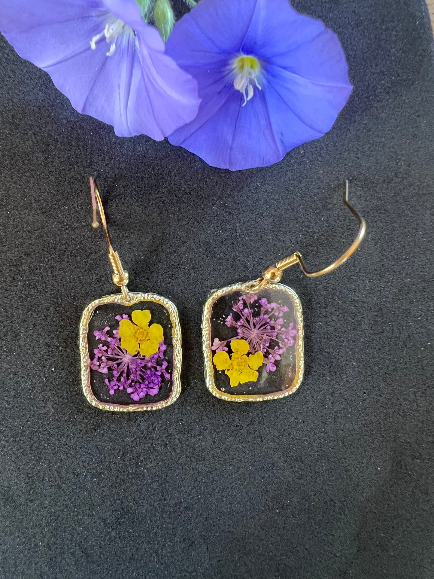 Purple Fynbos blast resin square shape with natural flowers
