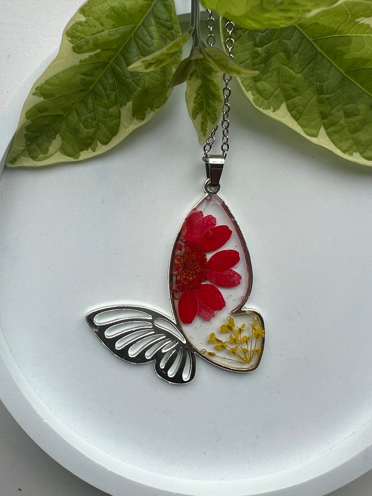 Daisy Flower Garden Resin Necklace