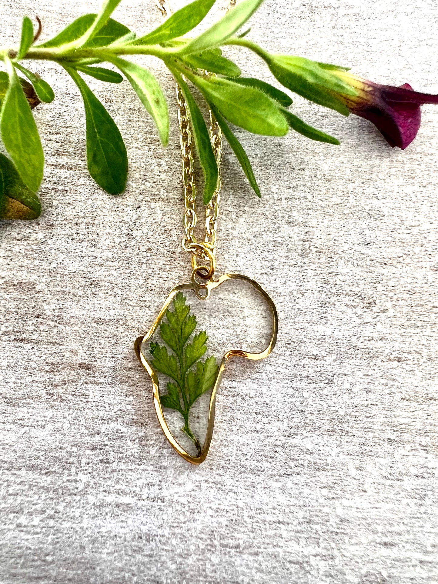 Unisex Petit Leaf in Africa Frame Resin Jewellery