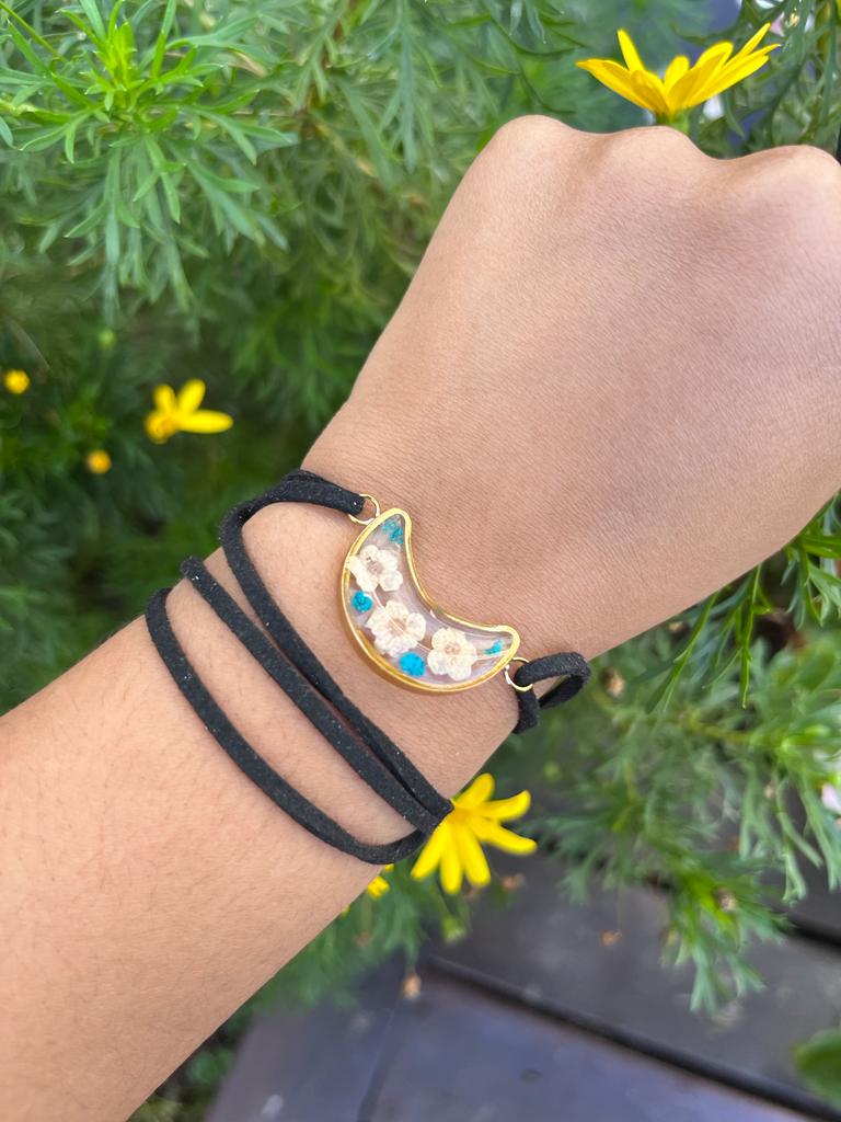 Fynbos Resin Bracelet with natural flowers