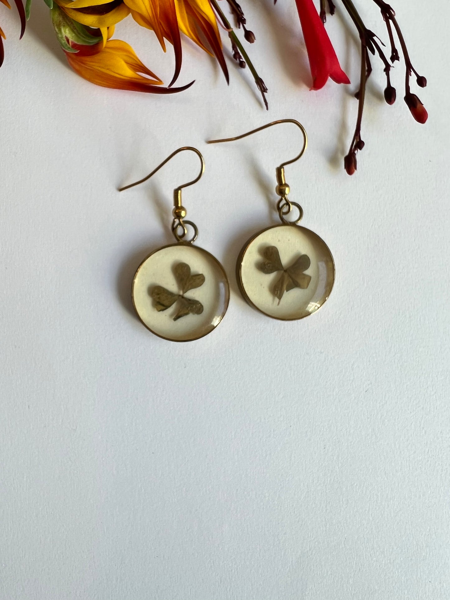 Petite Clove Leaf Resin Pieces