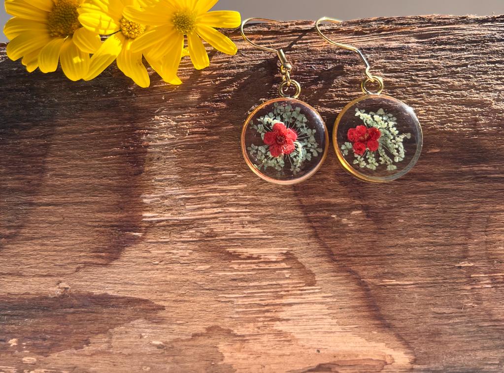 Green Fynbos Blast and pink flower Round Resin Jewellery