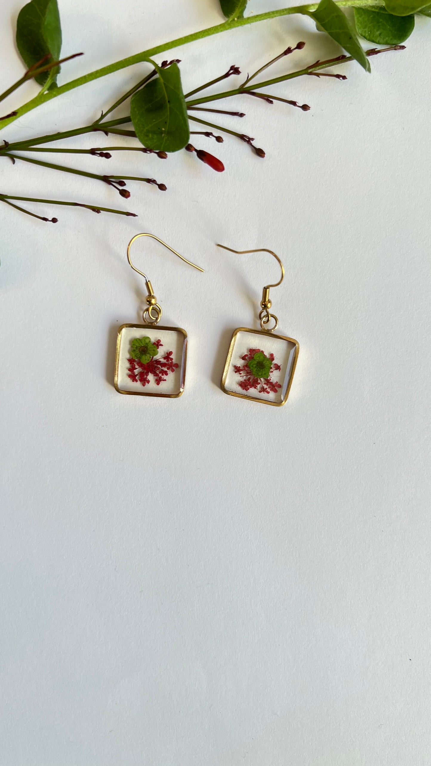 Red Fynbos Blast and green flower Square Resin Jewellery