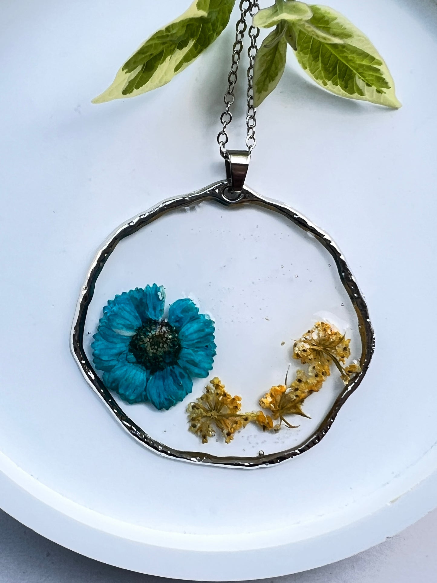 Statement Fynbos in Silver Round Frame Resin Jewellery