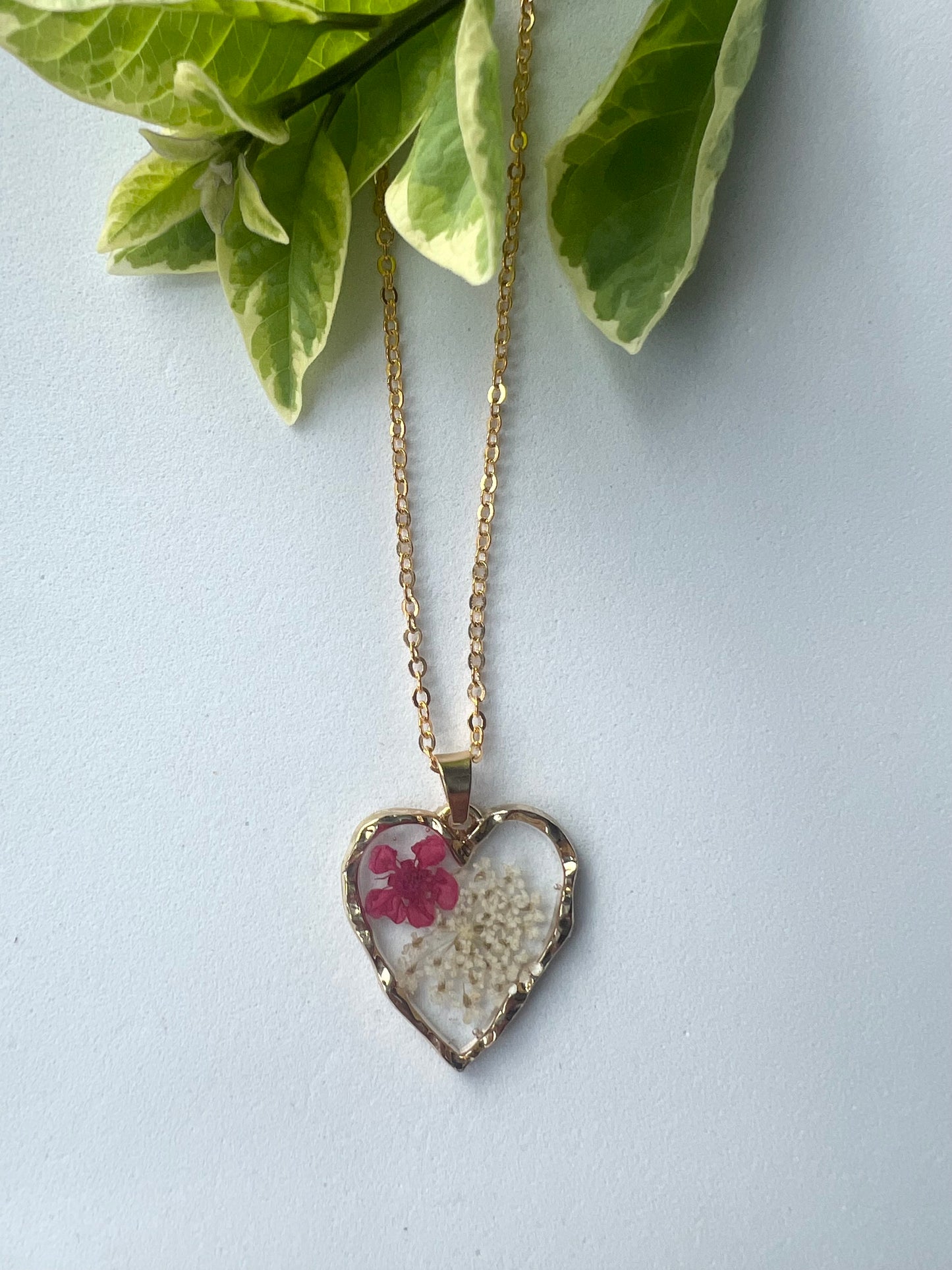 Fynbos Blast Dainty Gold Heart Shape Resin Jewellery