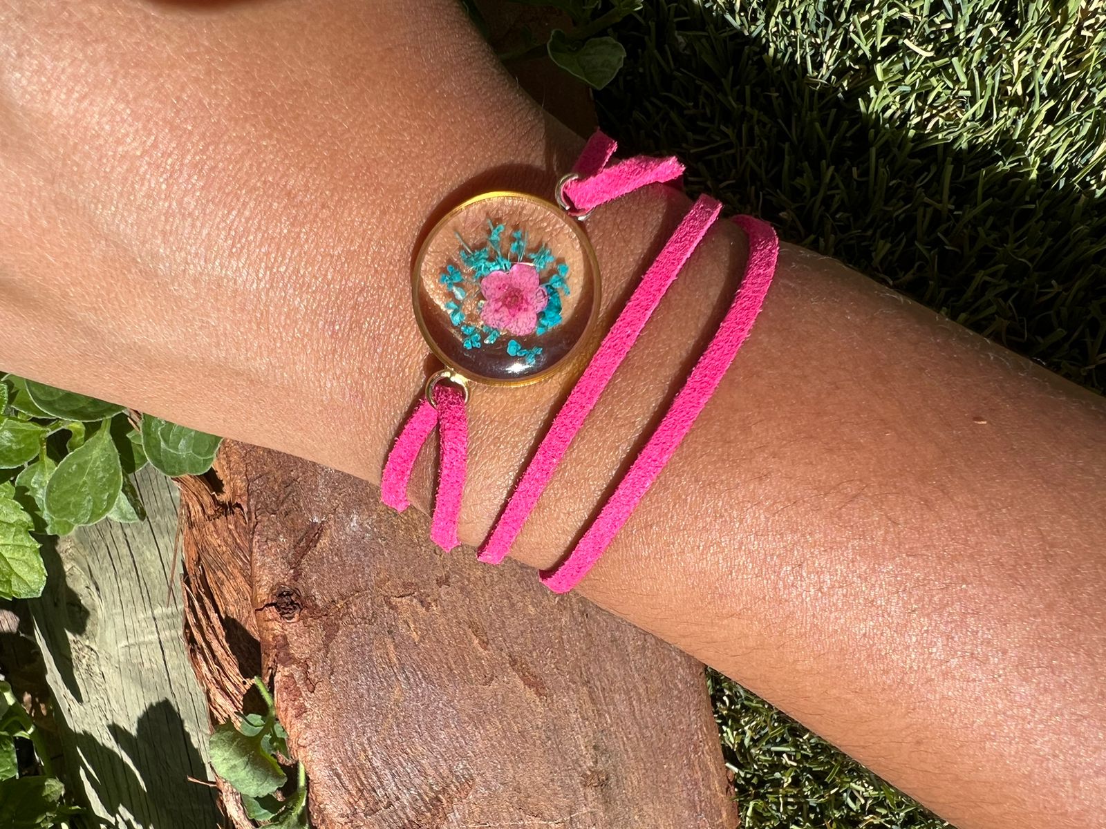 Tiny real blue and pink flowers round adjustable bracelet
