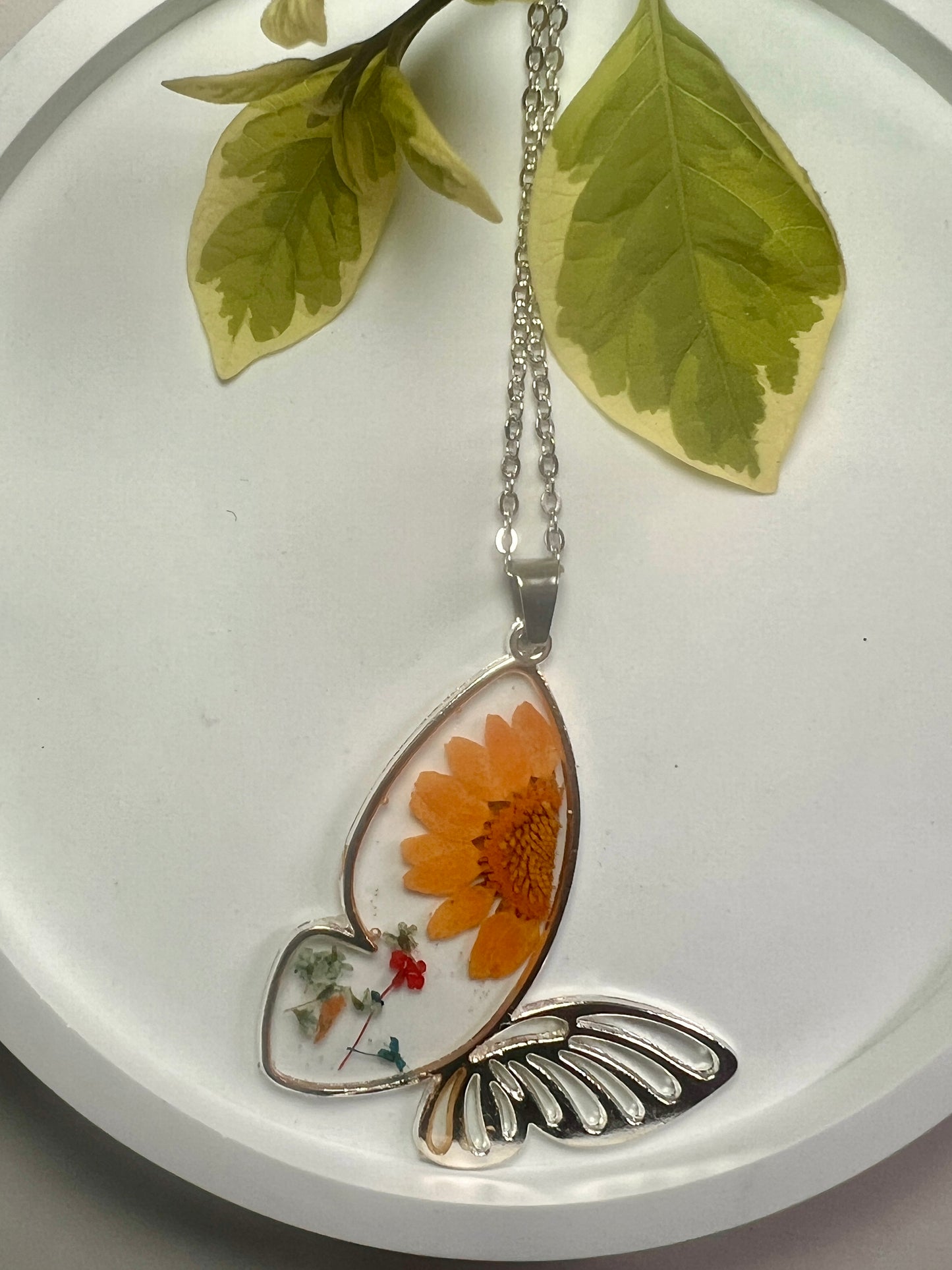 Daisy Flower Garden Resin Necklace