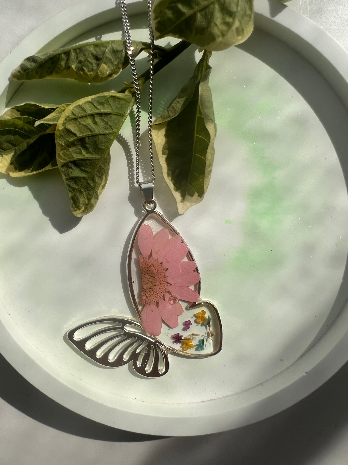 Daisy Flower Garden Resin Necklace