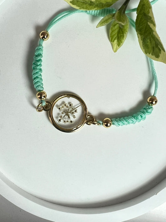 Dainty Bracelet with natural flowers