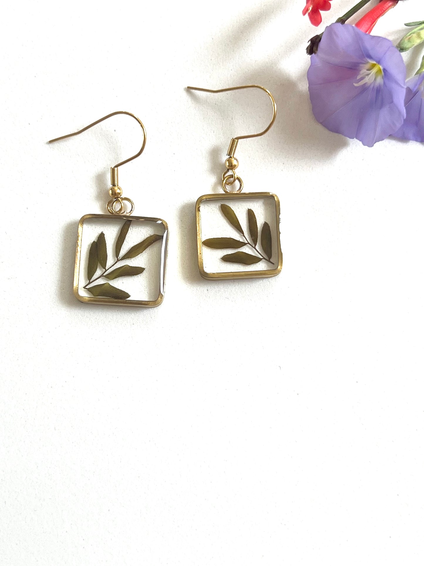 Petite Leaf Resin Pieces in Square Frame