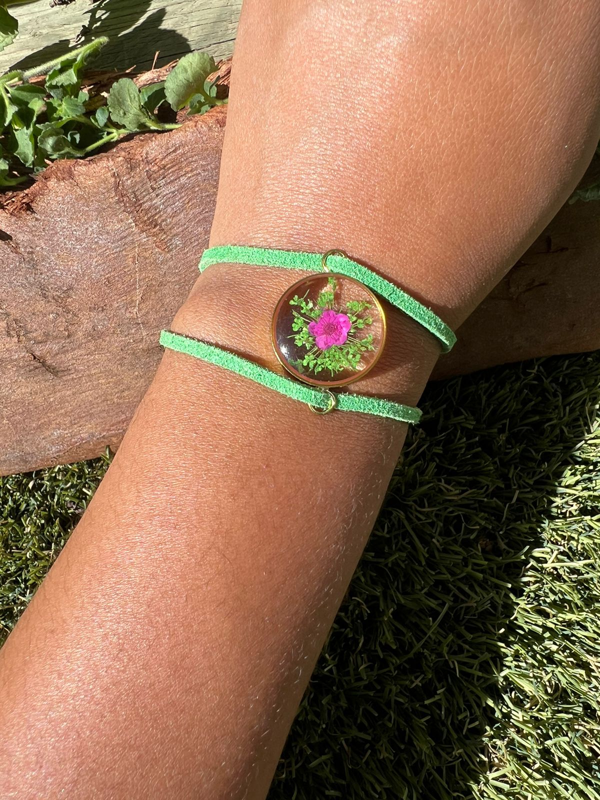 Tiny real pink and green flowers round adjustable bracelet