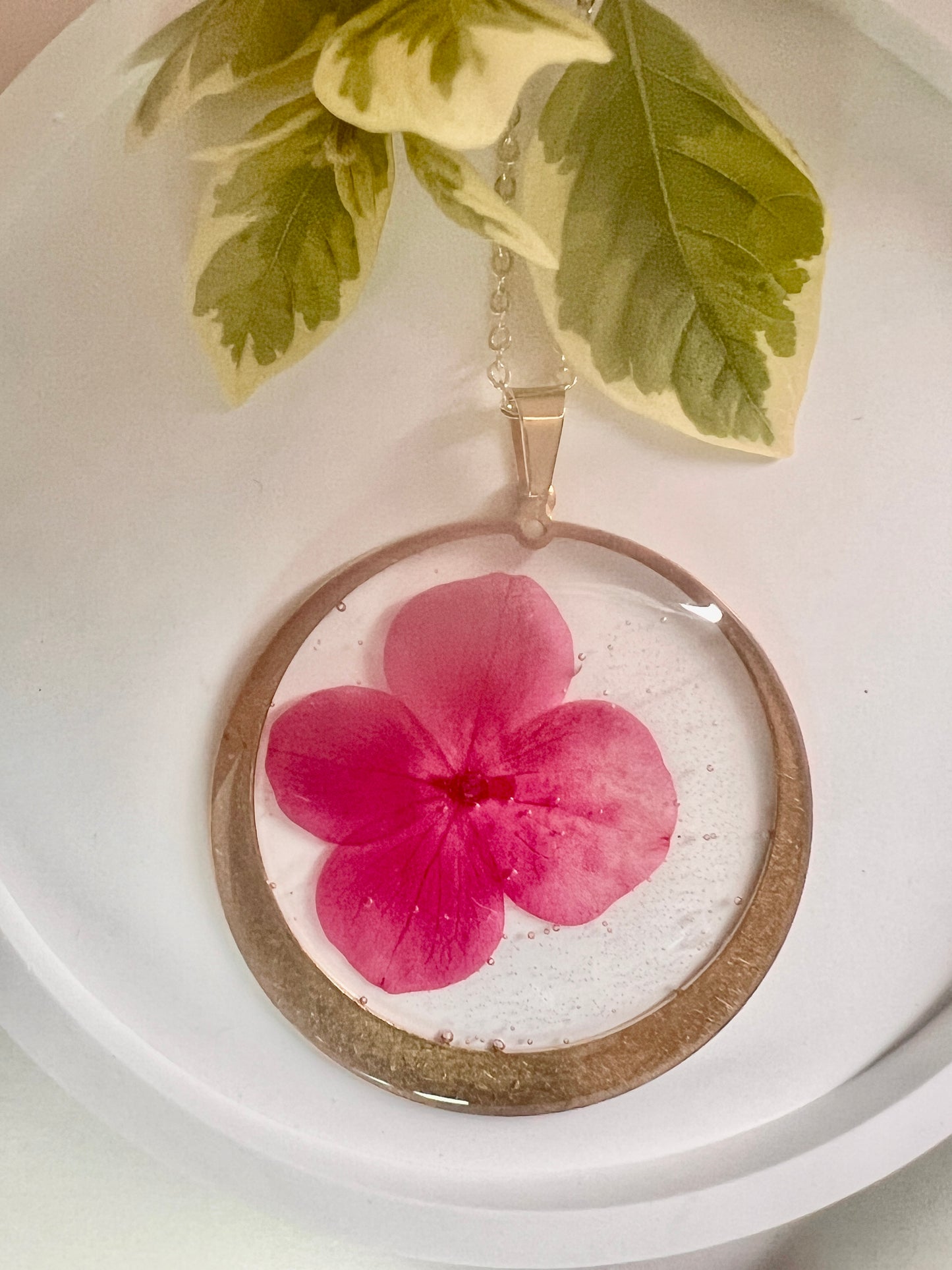 Statement Fynbos in Round Frame Resin Jewellery