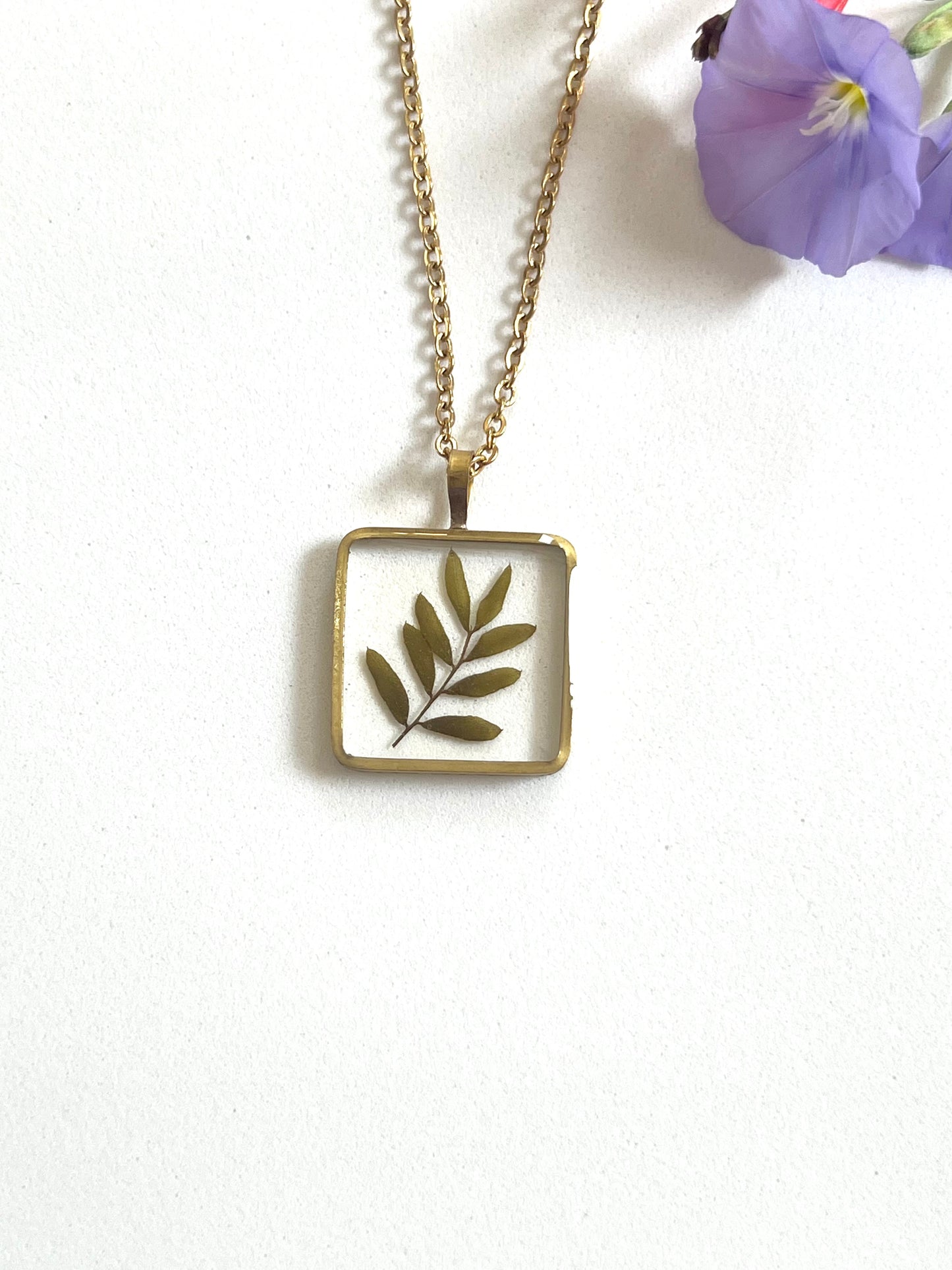 Petite Leaf Resin Pieces in Square Frame