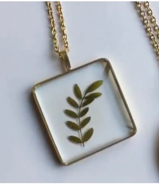 Petite Leaf Resin Pieces in Square Frame