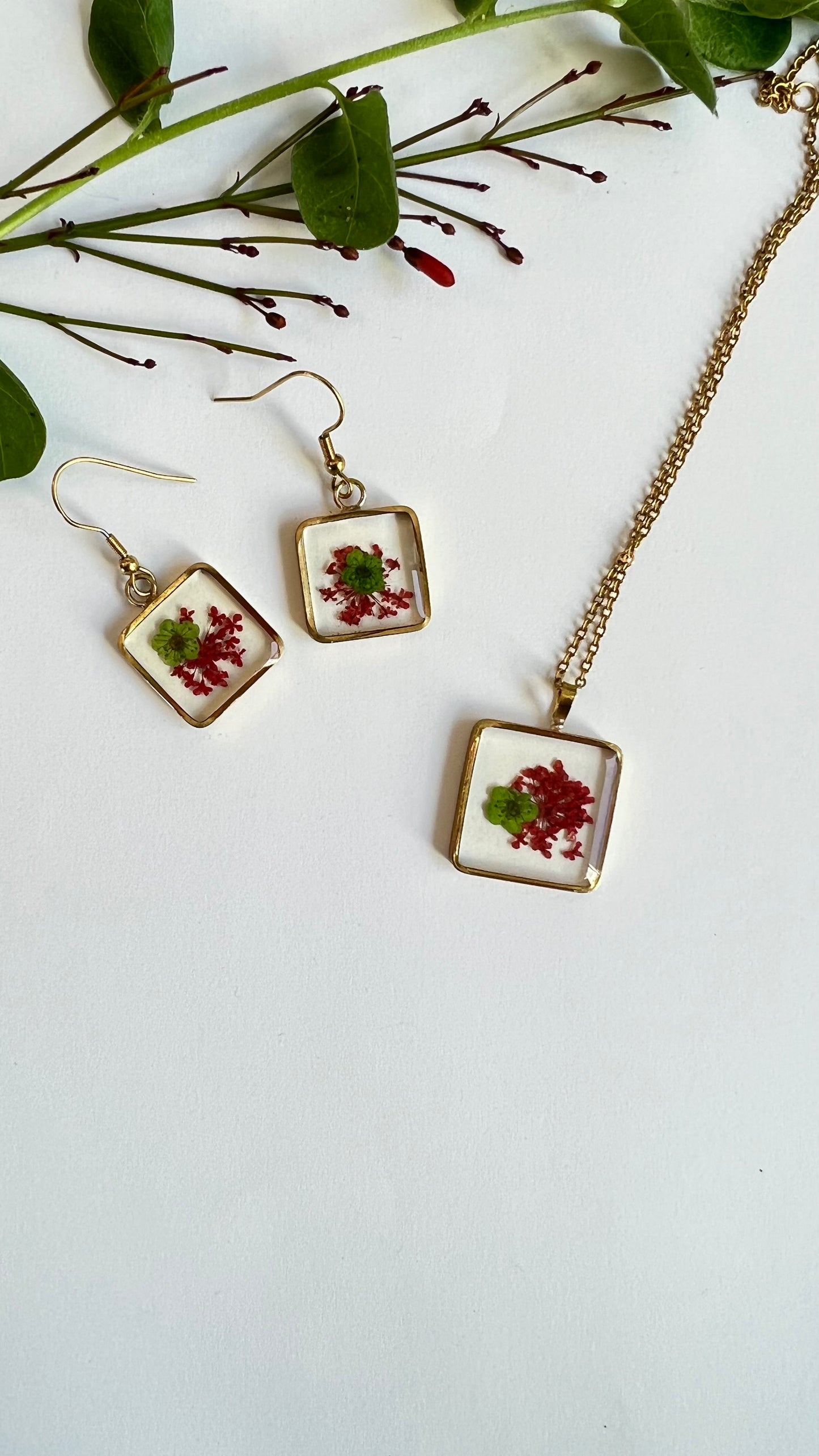 Red Fynbos Blast and green flower Square Resin Jewellery