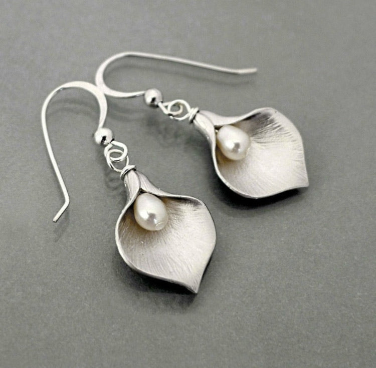 silver plated white pearl peace lily earrings perfect gift