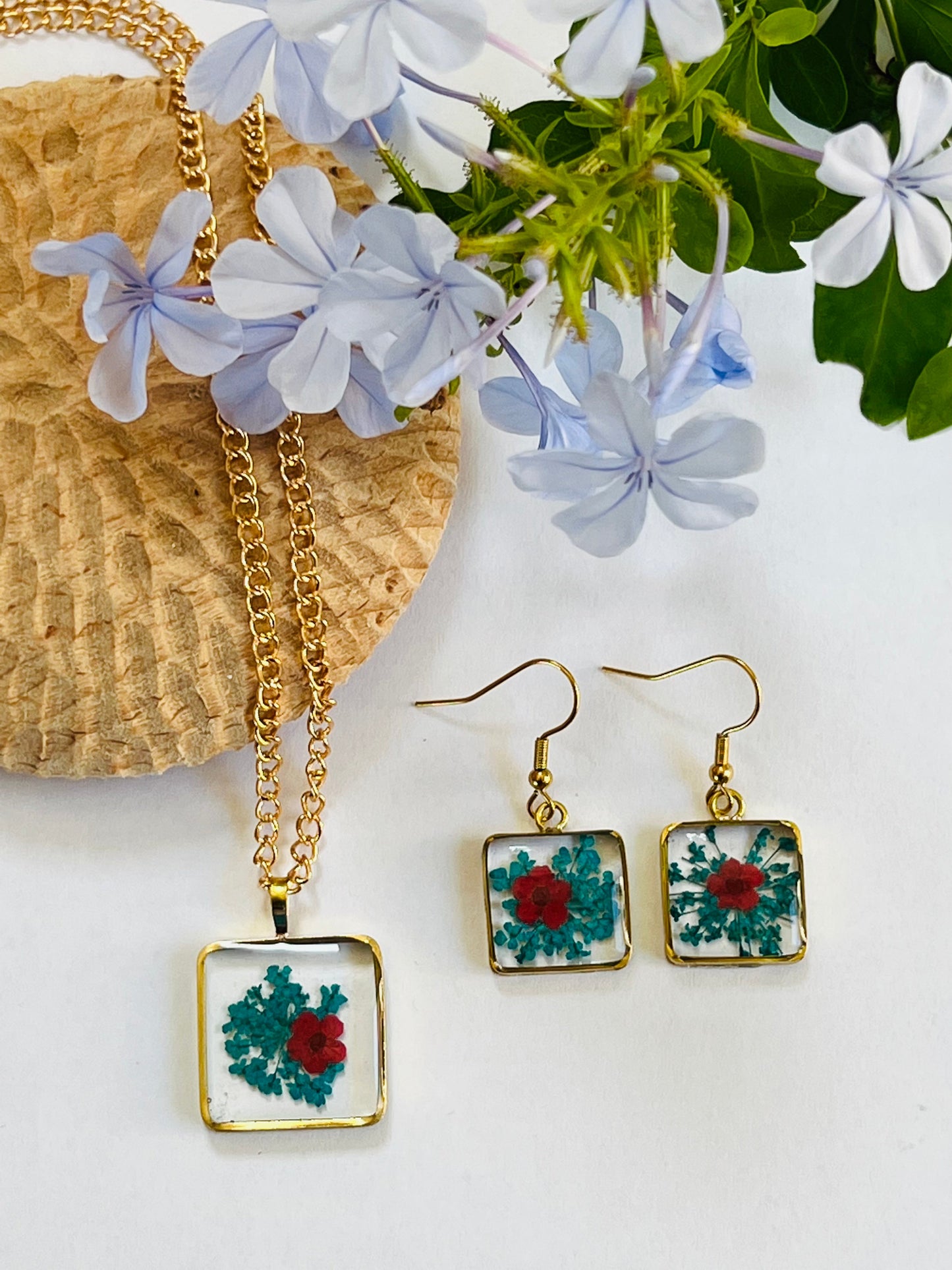 Turquoise Fynbos Blast and tiny pink flower Square Shape Resin Jewellery