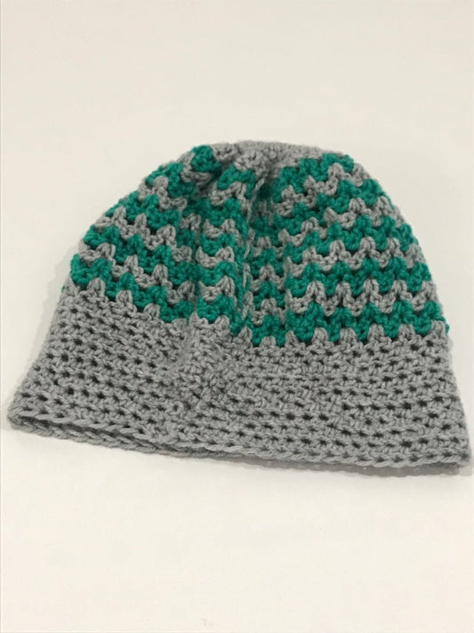 Hand knitted beanie with pony tale hole - JewlOn